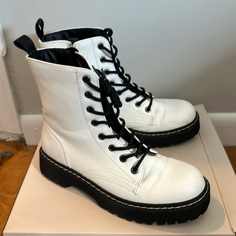 Sincerely Jules white and black leather boots